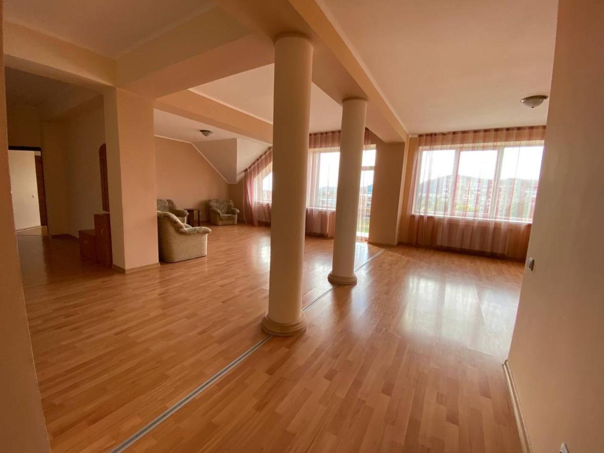 Apartments On Parkaniya 2A Mukacheve Luaran gambar