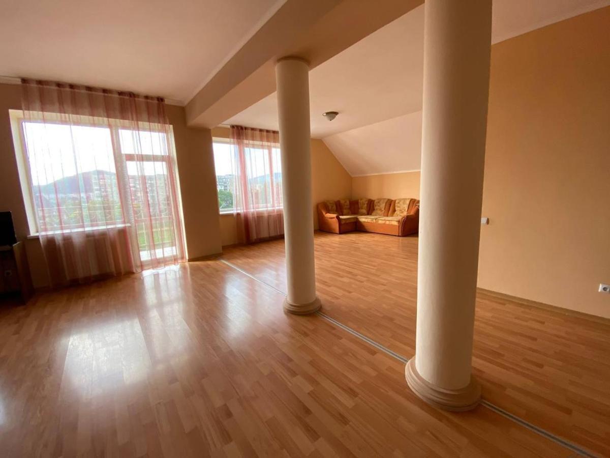 Apartments On Parkaniya 2A Mukacheve Luaran gambar